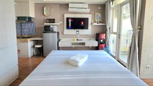 Studio Apartment JiExpo Kemayoran View -Min Stay 3 nights-