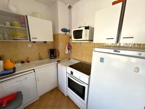 Appartement Climatisé avec Terrasse et Parking - FR-1-837-46