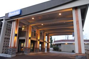 Travelodge by Wyndham Vancouver Lions Gate