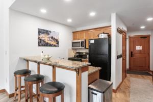 1404 - Two Bedroom Standard Eagle Springs West condo