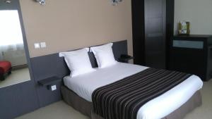 Hotels Fasthotel Le Rale Des Genets : photos des chambres