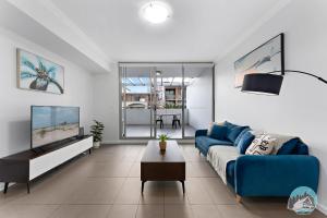 Modern 2-Bed Apt with Balcony in Parramatta CBD