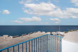 Mare | Fronte Mare con Balcone – Vicino al Centro Storico