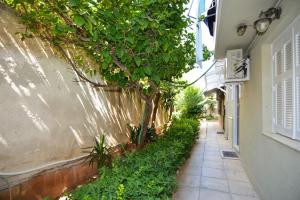 Athenian Riviera budget friendly 2 minutes to the beach tram