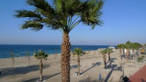 Athenian Riviera budget friendly 2 minutes to the beach tram