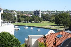 Harbour View Apt with Rooftop Pool
