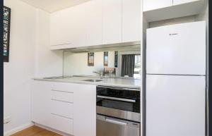 Harbour View Apt with Rooftop Pool