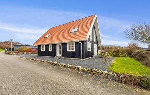 Amazing Home In Spøttrup