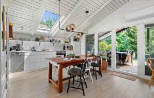 Nice Home In Blåvand With Wifi