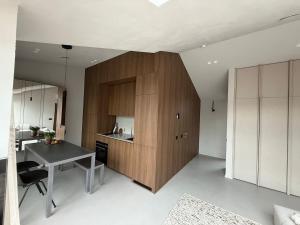 Pinewood Apartment by the Sea