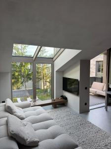 Pinewood Apartment by the Sea