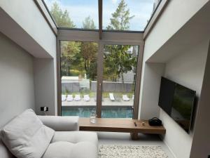 Pinewood Apartment by the Sea