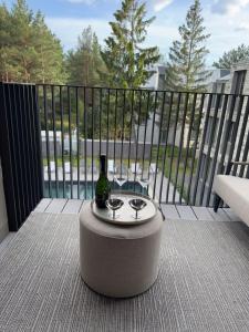 Pinewood Apartment by the Sea