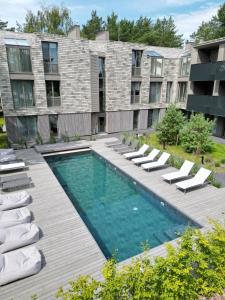 Pinewood Apartment by the Sea