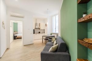 Entire apartment with Patio in the Isola Area