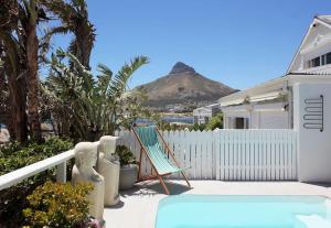 Beachfront Bungalow with Private Pool in Camps Bay