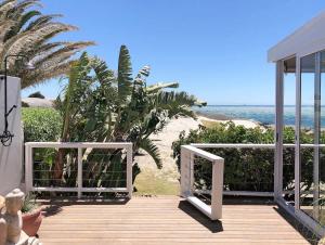 Beachfront Bungalow with Private Pool in Camps Bay