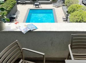 Stylish Green Point Apartment with Pool Access