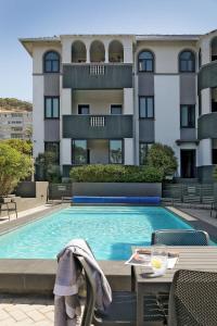 Stylish Green Point Apartment with Pool Access
