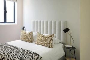 Modern Green Point Apartment withPool Access