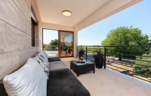 4 Bedroom Gorgeous Apartment In Korlat