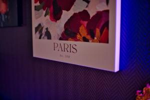 Appartements Dark Floral insolite Jacuzzi privee situe a 5 minutes du centre ville parking sur place possible : photos des chambres