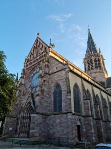 Appartements Dark Floral insolite Jacuzzi privee situe a 5 minutes du centre ville parking sur place possible : photos des chambres