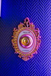 Appartements Dark Floral insolite Jacuzzi privee situe a 5 minutes du centre ville parking sur place possible : photos des chambres