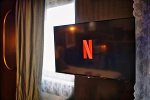 Appartements Dark Floral insolite Jacuzzi privee situe a 5 minutes du centre ville parking sur place possible : photos des chambres