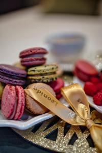 Appartements Dark Floral insolite Jacuzzi privee situe a 5 minutes du centre ville parking sur place possible : photos des chambres