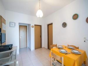 Apartments Boguvila - Two-Bedroom Family Apartment with Terrace A2 - ST