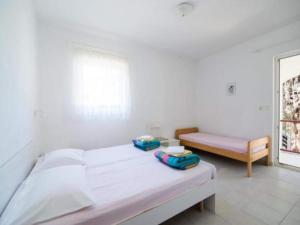 Apartments Boguvila - Two-Bedroom Family Apartment with Terrace A2 - ST