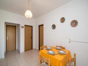 Apartments Boguvila - Two-Bedroom Family Apartment with Terrace A2 - ST