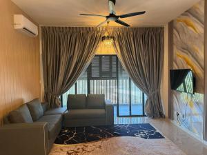MelDy Guest House 3BR Tol Nilai with pool