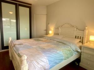 Coastal Retreat- Beach, Lagoon & Cafes Just Steps from Your Door!