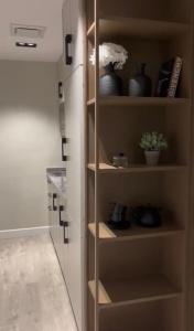 102 - Bright with Private Entrance and 80TV - Self Check-in