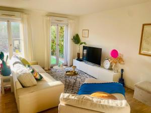 Maison au calme avec jardin proche tram