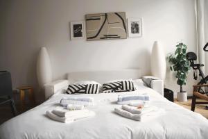 Modern & Sunny 1BR Apartment with swimming pool