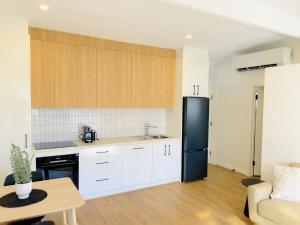 Stunning Modern Self-contained Apartment