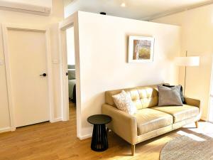 Stunning Modern Self-contained Apartment