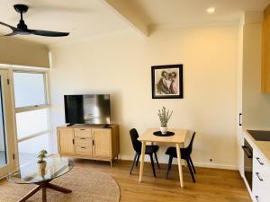 Stunning Modern Self-contained Apartment