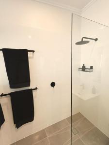 Stunning Modern Self-contained Apartment