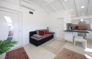 1 Bedroom Beautiful Apartment In Slatine 
