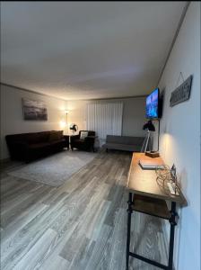 1 bed apartment walking distance to braves stadium