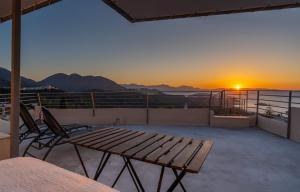 The Lookout in Mirsini - Roof Terrace - AC - WIFI