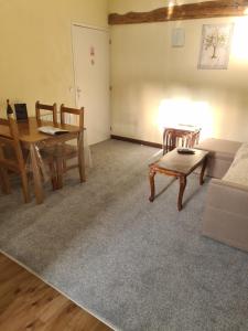 Appartements Millstone Gite 1, two bed apartment + shared pool : Appartement 2 Chambres