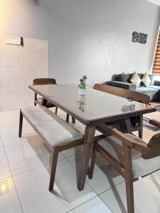 Calm Seaview Apartment With Kids Pool at Bali Residence by DRZ Muslim Homestay