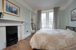 Stylish Top-Floor Flat - Leith