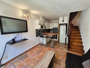 T2 duplex dans résidence sécurisée, parking privé, piscine, climatisation, internet