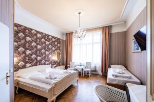 Comfort Triple Room room in Hotel Pension Baronesse